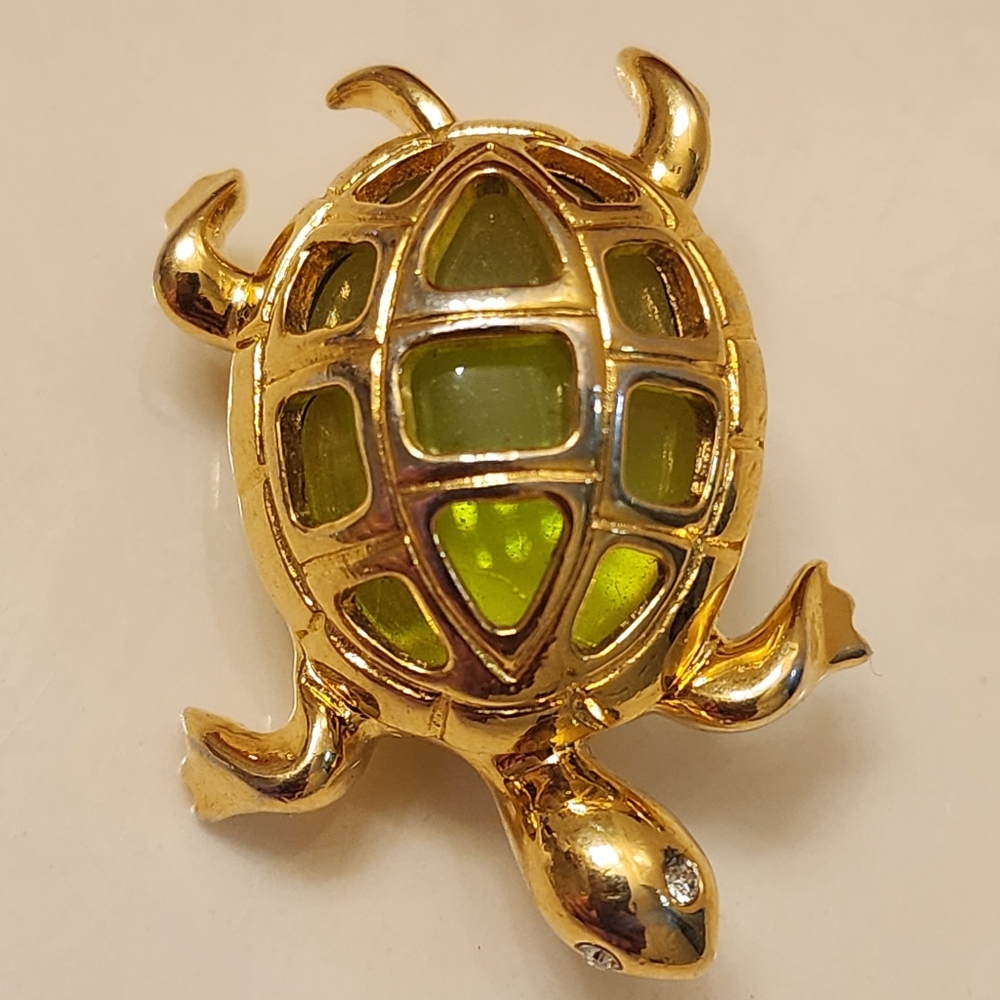 Vintage Pin Anne Klein Gold Tone Green jelly belly sea turtle cz eyes Brooch